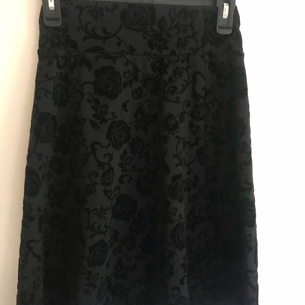 FLIRTY high waisted velvet rose printed skirt